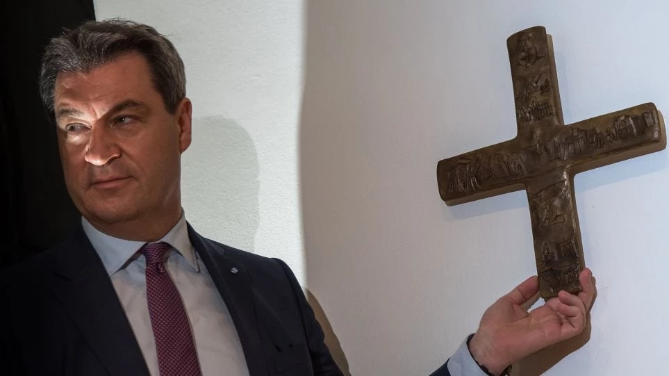 Στη Βαυαρία βάζουν Σταυρούς στην είσοδο όλων των δημοσίων κτηρίων